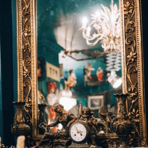 An image of an ornate gilt mirror 